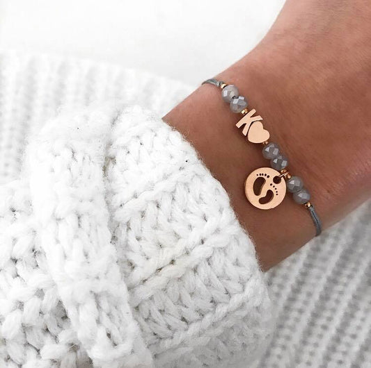 Personalisiertes Armband Babyfüße Grau Rosé Gold