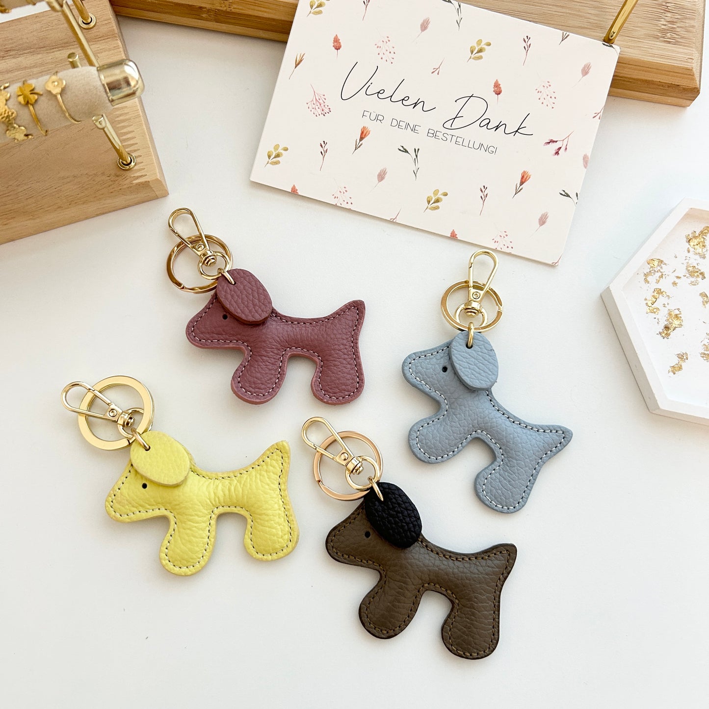 Schlüssel-/ Taschenanhänger Hund Taupe