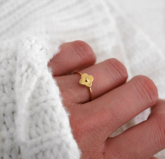 Little Cloverleaf Ring